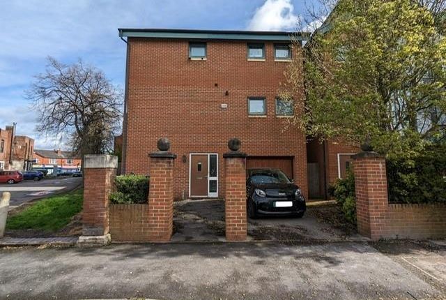 Town house to rent in Waverton Road, Fallowfield, Manchester