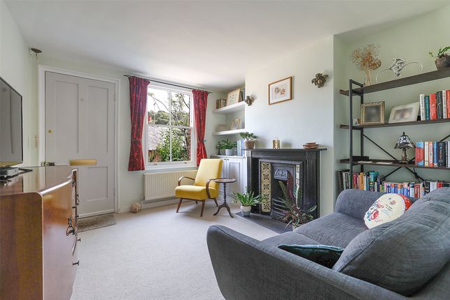 8, Harrowgate Gardens, Surrey photo 2
