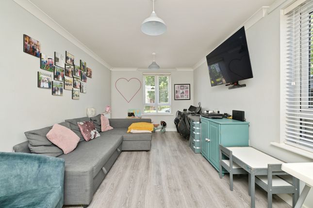 2, Loves Way, St Neots photo 4