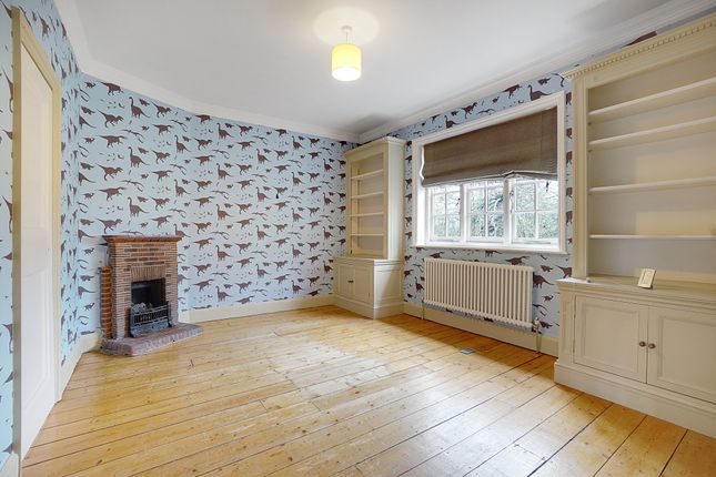 Detached house to rent in Mead Road, Chislehurst, Kent