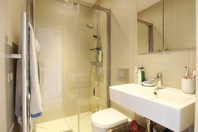 Flat 4, 88, Amwell Street, London photo 4