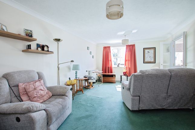 Flat 28, Kings Court, Salisbury Street, Fordingbridge photo 4