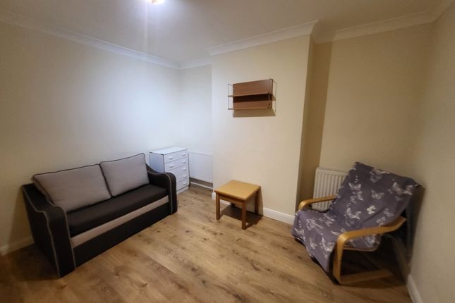 790, Greenford Road, Greenford photo 4