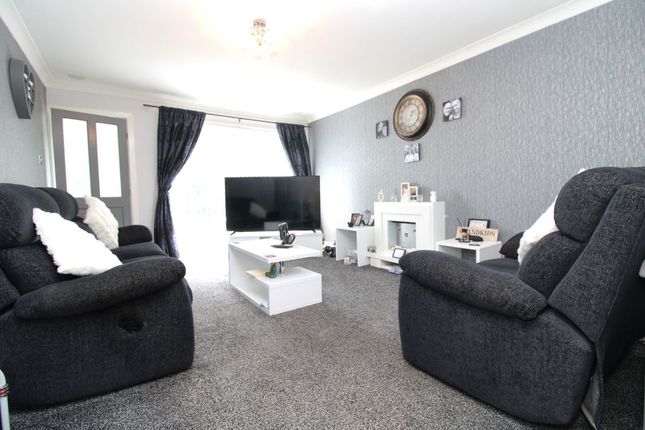33, Hartside Crescent, Hanover Estate photo 2