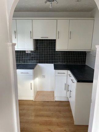 Flat for sale in Redwood Grove, Bedford, Bedfordshire