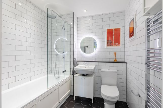 Flat 91, Curie House, Wallis Road, London photo 4