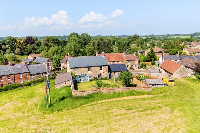 Hillside House, Middle Street, Crewkerne photo 4