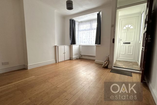 146 Bounces Road, London photo 3