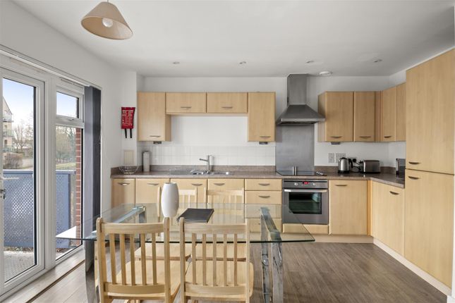Wraysbury Drive, West Drayton photo 3