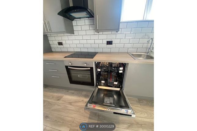 Flat  Whitegate Lodge, Whitegate Drive, Blackpool photo 3