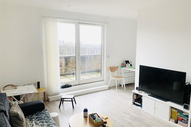 Flat to rent in Japonica Apartments, Hilltop Avenue, London
