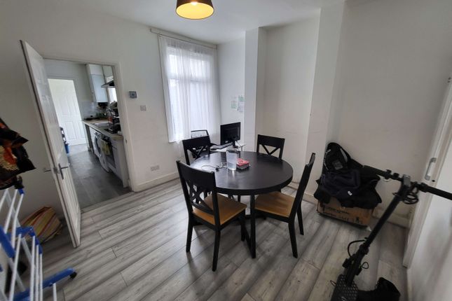 35 Cambridge Street, Luton photo 3