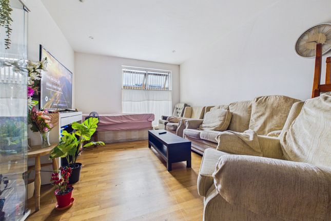 1, Parkside House, Hillingdon photo 2