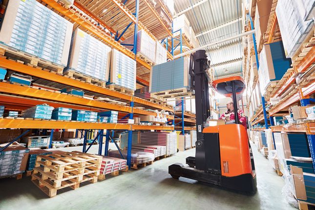 Warehouse to let in Greenacres Road, Oldham
