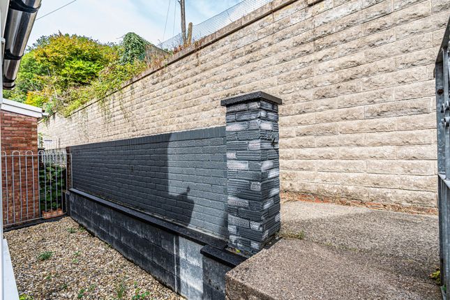 9 Bryn Ilan, Pontypridd photo 2