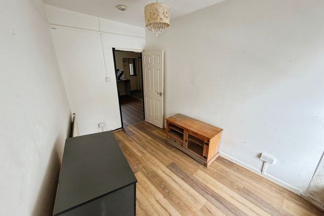 24a, SWANSEA photo 4