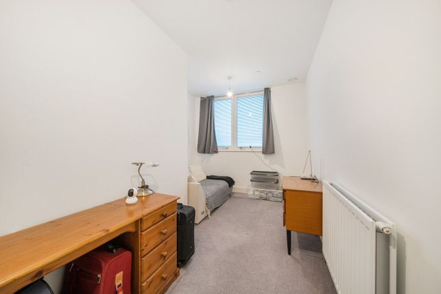 66, Doniford House, Southall photo 3