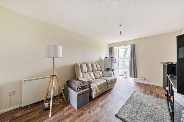 Flat for sale in Beales Close, Andover