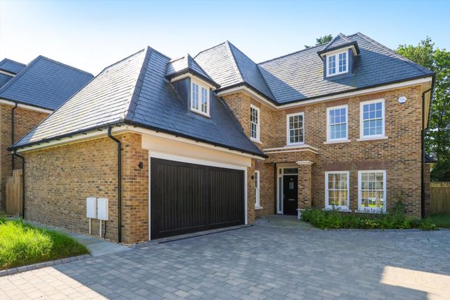 Thumbnail Detached house to rent in Broadoaks Park Road, West Byfleet, Surrey