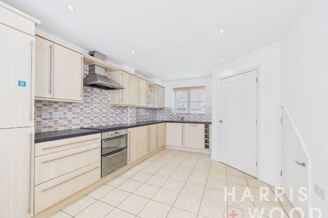 6, Merediths Close, Colchester photo 2
