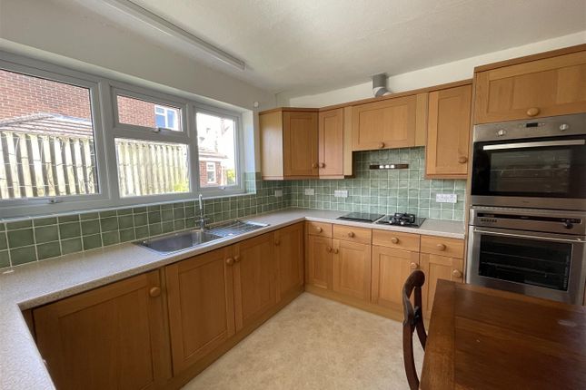 Detached bungalow to rent in 19 Jubilee Road, Littlebourne, Canterbury, Kent