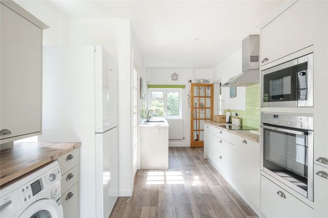 2, Farleys Close, Surrey photo 2