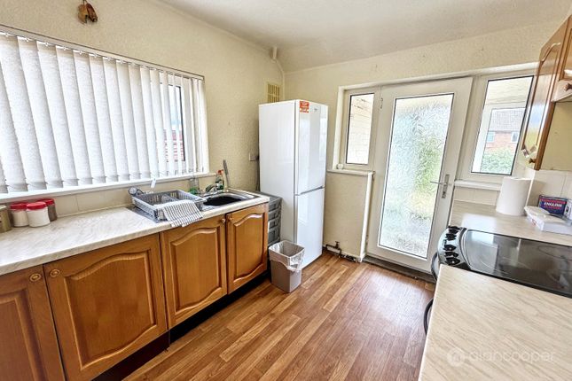 3 Nuneaton Road, Bulkington, Warwickshire photo 4