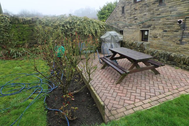 Barn conversion to rent in Law Lane, Southowram, Halifax