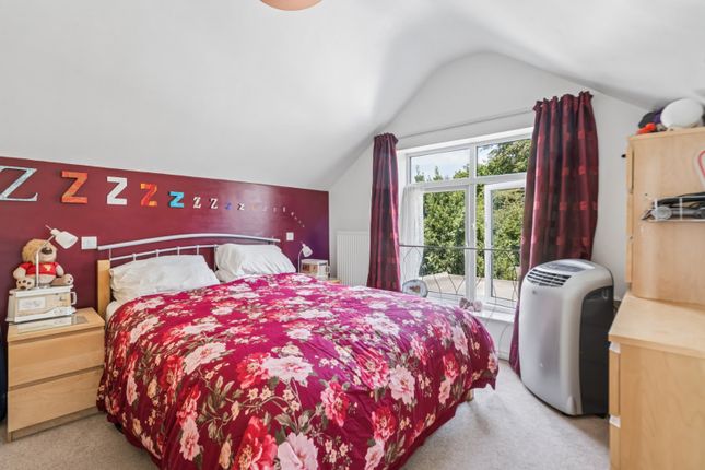 9, Copthall Lane, Buckinghamshire photo 4