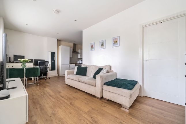 9 Exchange House,, Hindhead Road, Surrey photo 4