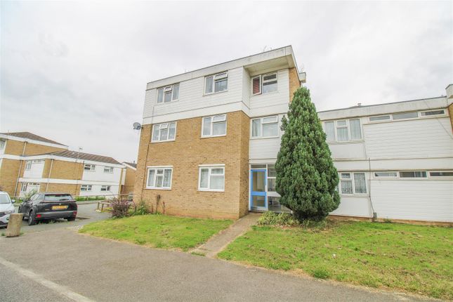 Flat for sale in Five Acres, Harlow