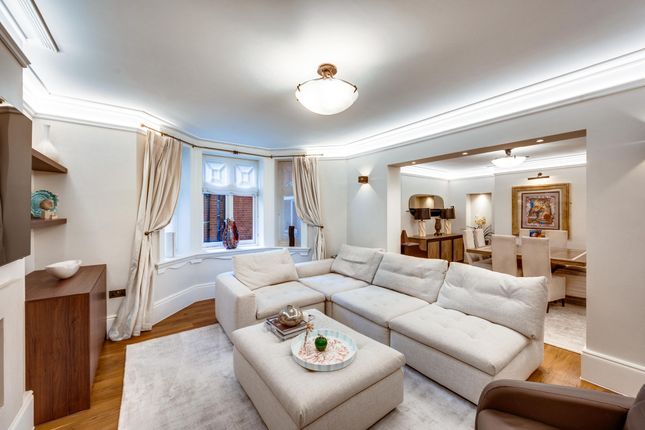 Flat 2, Abingdon Court, London photo 2
