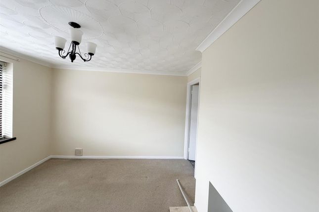 14, Wood Path, Cwmbran photo 2