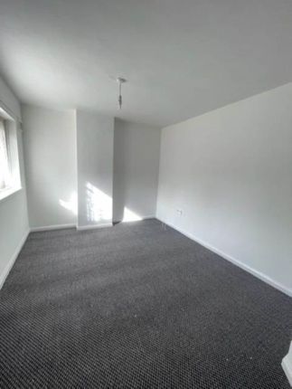 Flat to rent in Ermington Crescent, Hodge Hill
