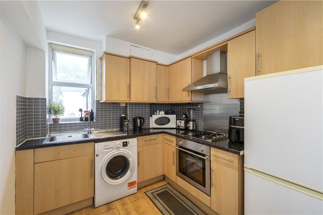 Flat B, 177, Replingham Road, London photo 4