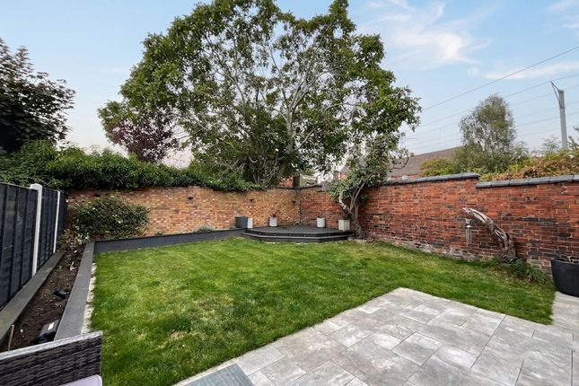 31 Taverners Drive, Stone photo 4