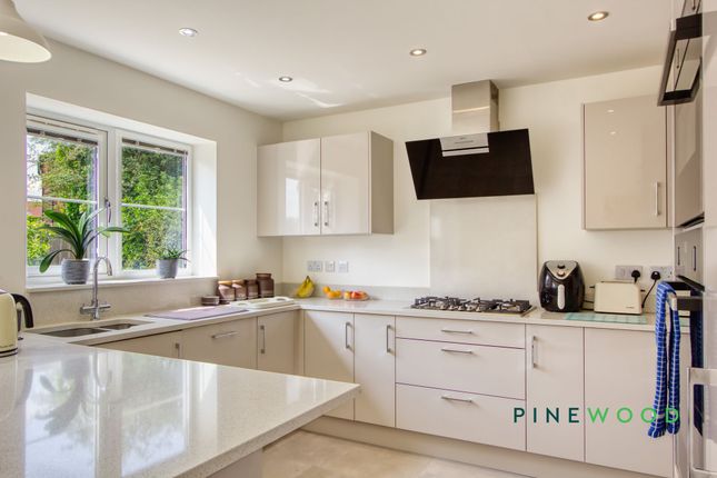 3 Thornfield Place, Chesterfield photo 2