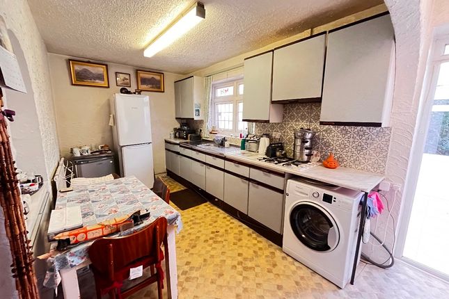 4 Wickford Drive, Romford photo 3
