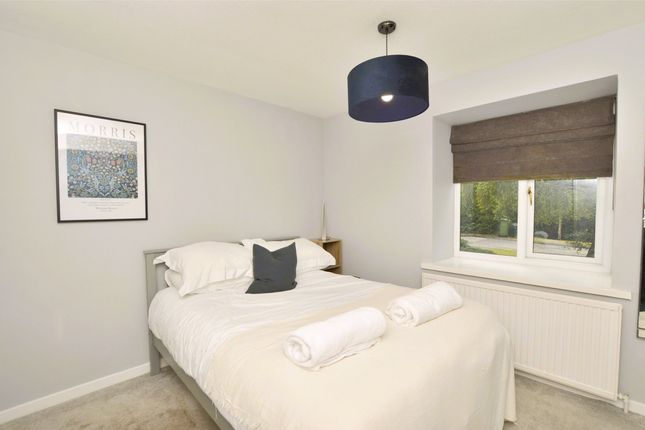 Flat 1, Altdam Farm, 62, Park View Road, Surrey photo 2