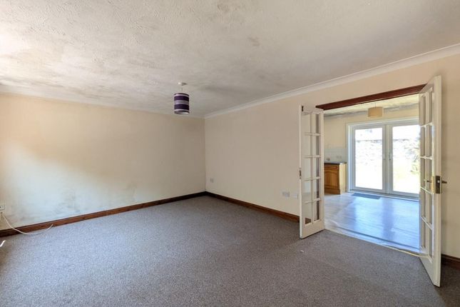 2 Highburrow Court, Pool, Redruth photo 4