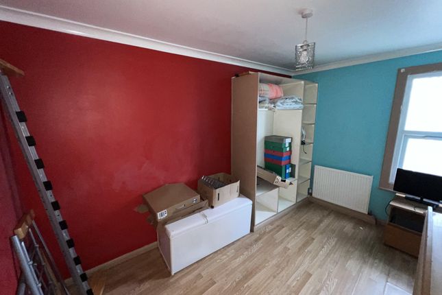 59, Stockwell Green, London photo 5