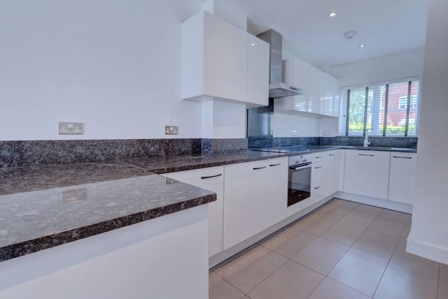 35, Greenwich Drive, Buckinghamshire photo 2