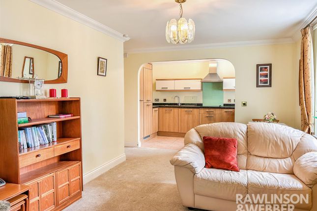 Flat 40, The Firs, Firs Close, Esher photo 2