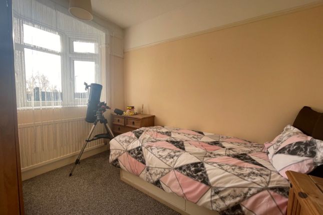 215, Crawley Green Rd, Luton photo 4