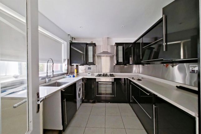 64, Rochester Crescent, Rochester photo 5
