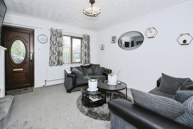 8, Monks Close, Peterborough photo 2