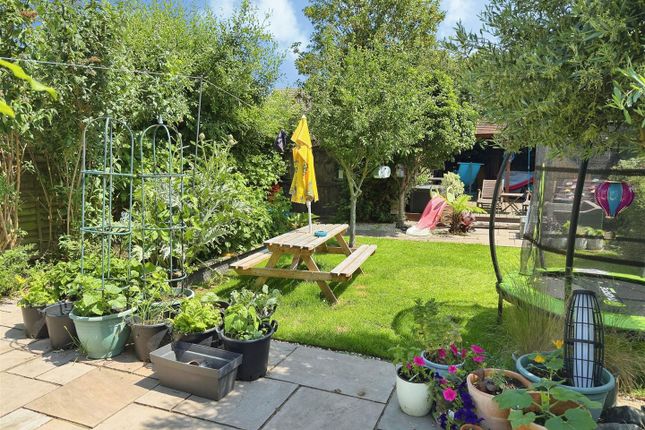 8, Colman Road, Lowestoft photo 2