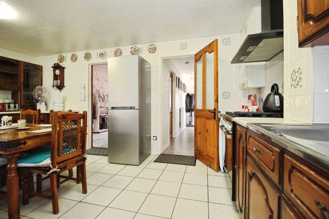 142, Raylands Way, Leeds photo 4