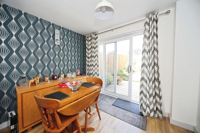 68, High Beech Road, Luton photo 4