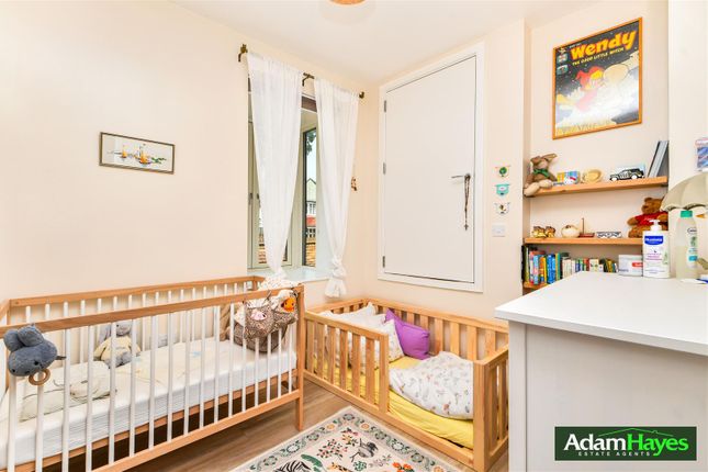 74, Edgewood Mews, London photo 4
